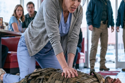 s – She saved a SEAL in 4 minutes — then the FBI asked, “Where did you learn that?”